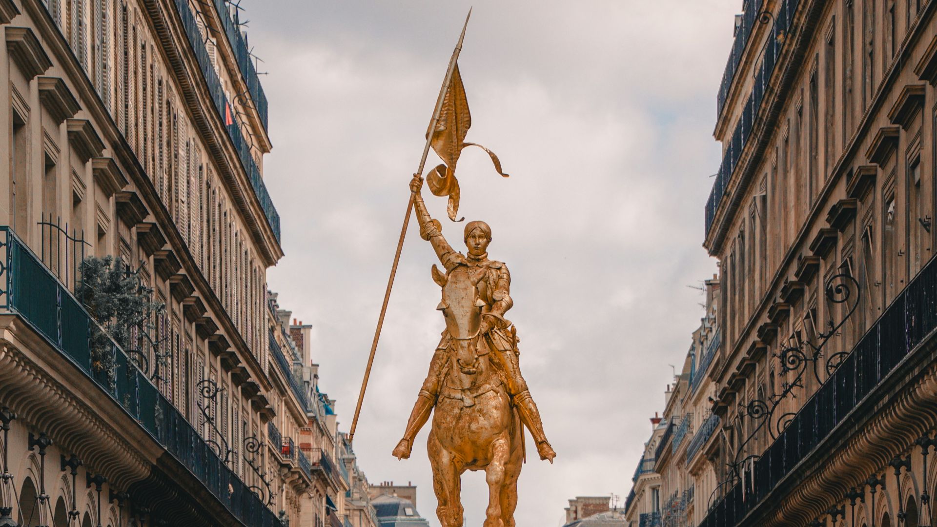 1. Qu'elle ait personnellement combattu et tué au combat
