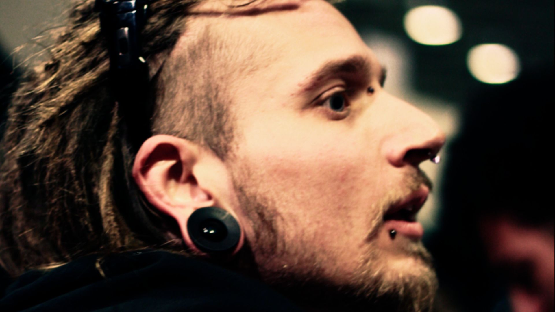 20. Lobes d'oreilles très étirés