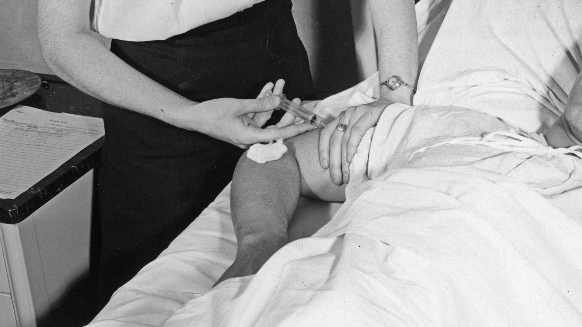16. Des médecins plongent délibérément des patients psychiatriques dans le coma
