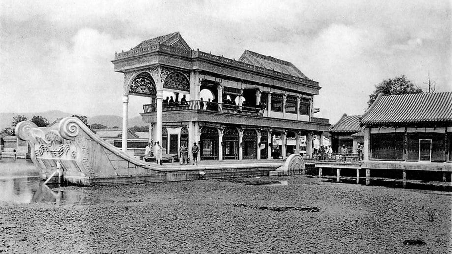 18. La douairière Cixi a donné la priorité à son palais d'été plutôt qu'à la marine des Qing
