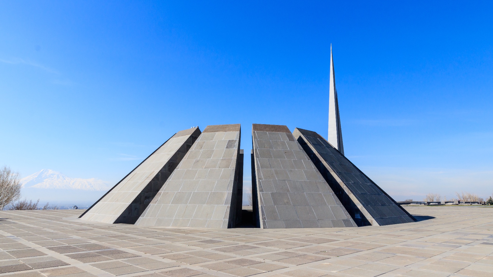10. Mémorial du génocide arménien de Tsitsernakaberd — Erevan, Arménie
