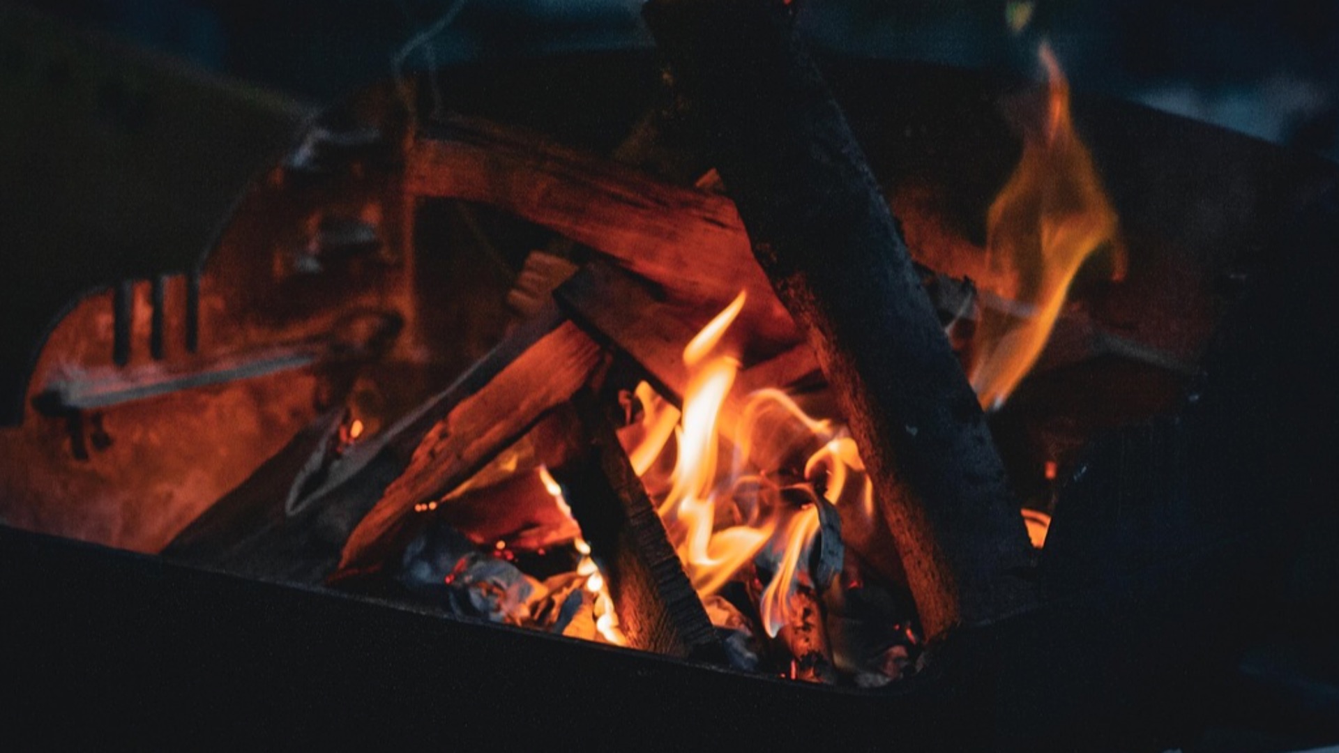 9. La « Banking the Fire » pendant la nuit