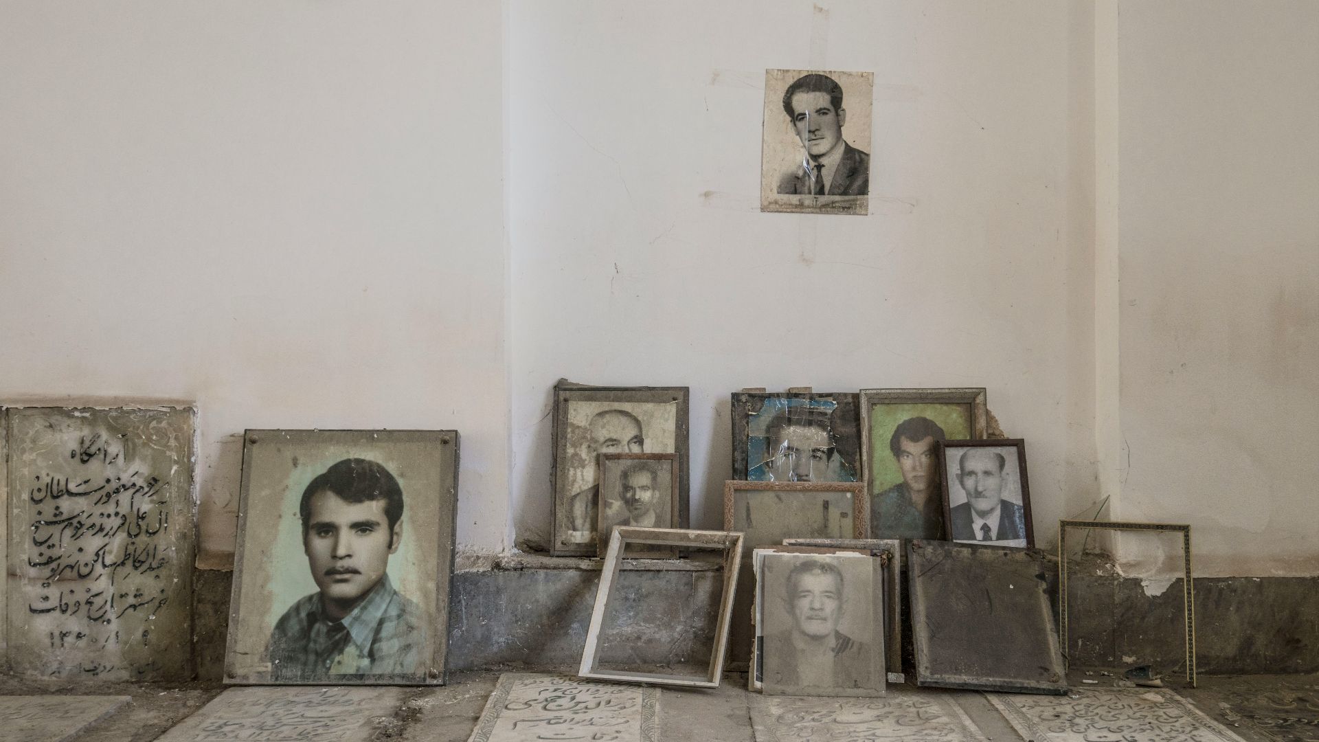 9. Photographies de personnes décédées