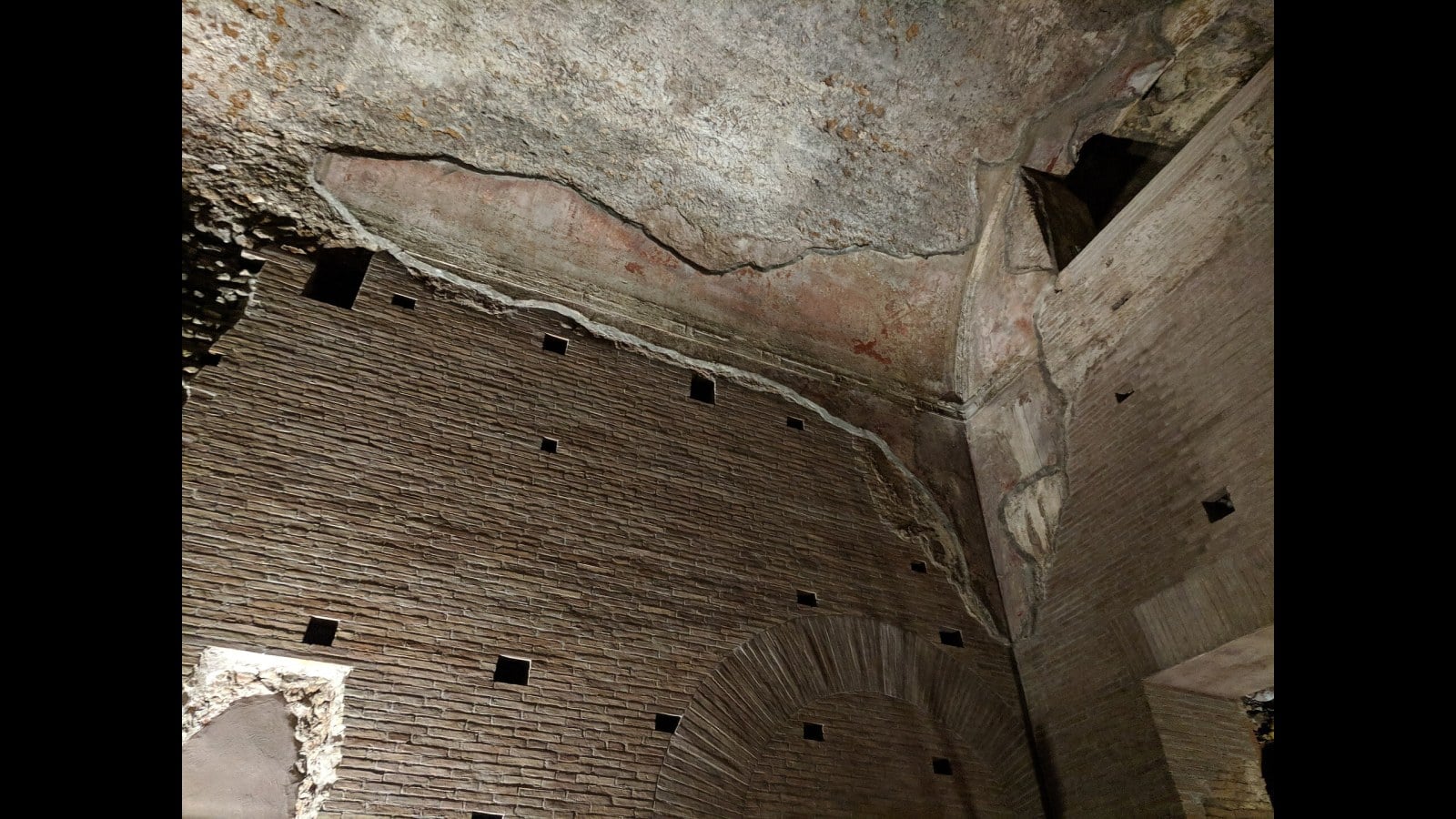 4. Néron a fait construire une maison dorée sur des terres brûlées