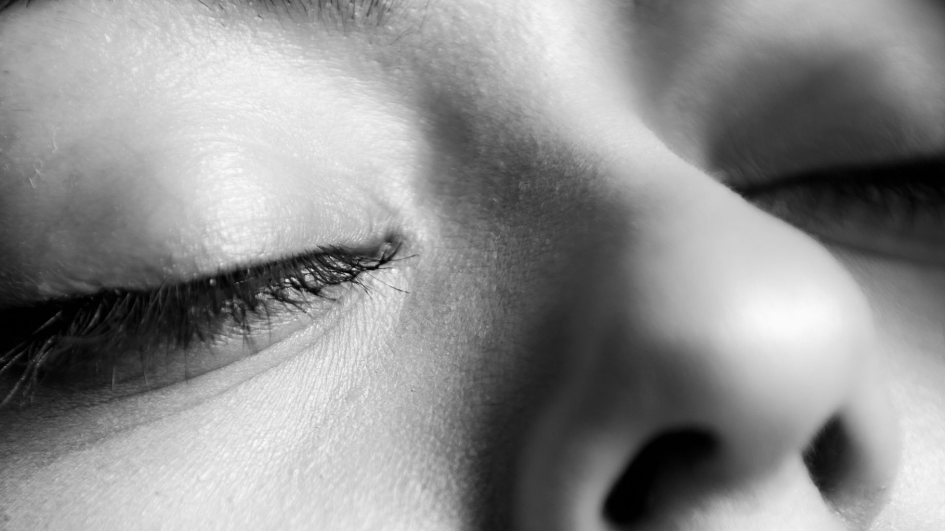4. Les yeux d'un cadavre devaient rester fermés