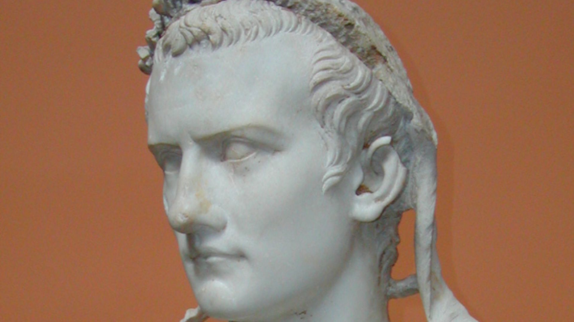 2. L'empereur Caligula a déclaré la guerre à la mer