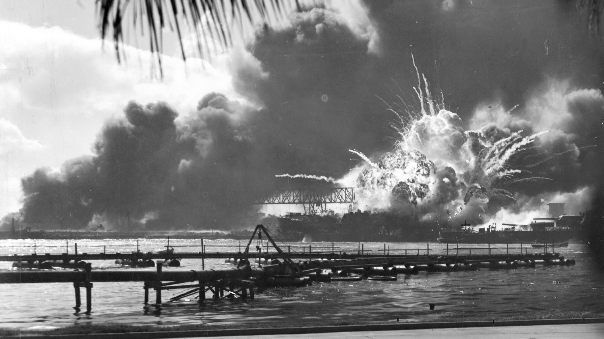 8. Le Japon attaque Pearl Harbor