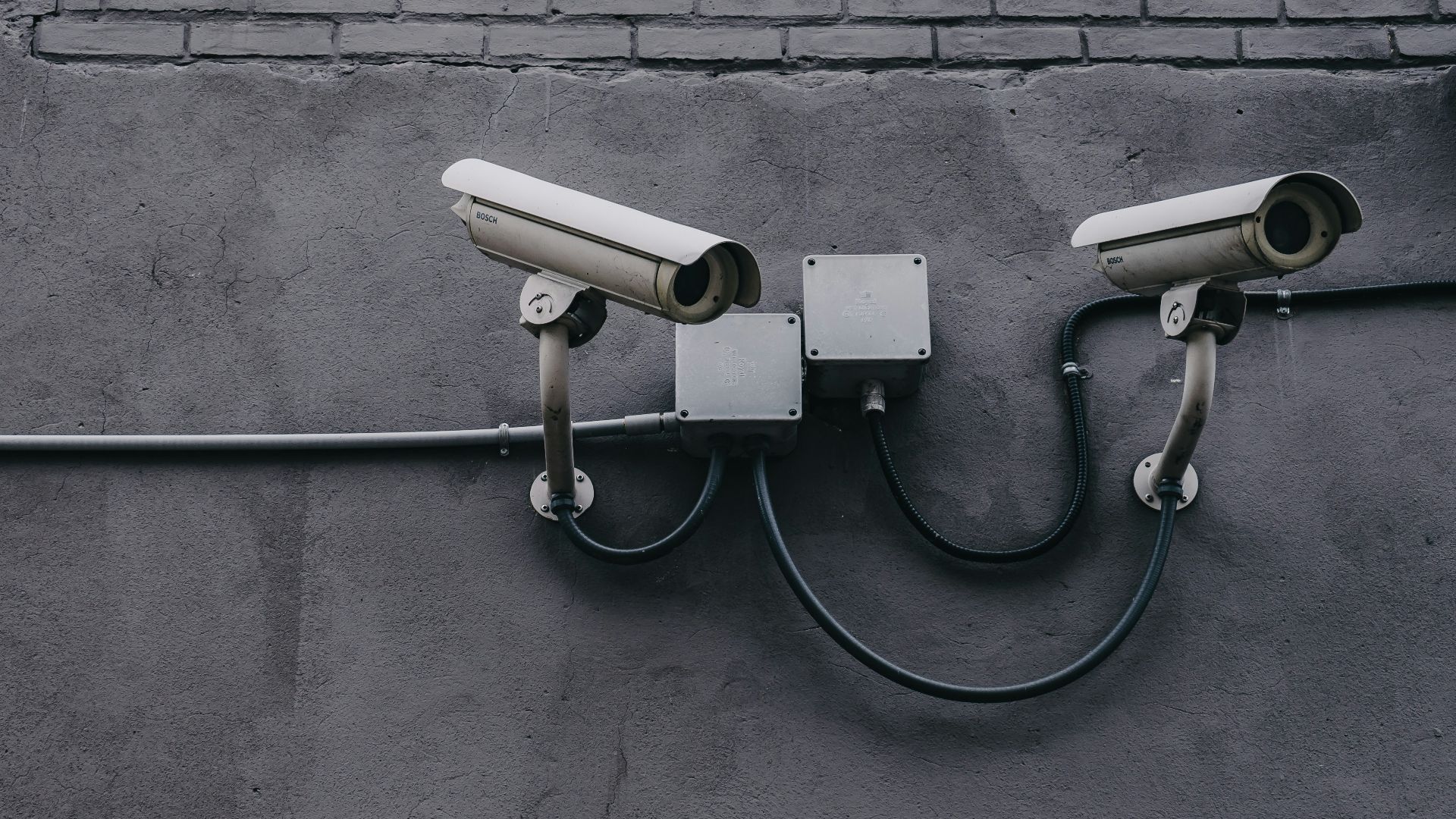 10. La surveillance de masse exercée par les pouvoirs publics a donné lieu à un scandale majeur