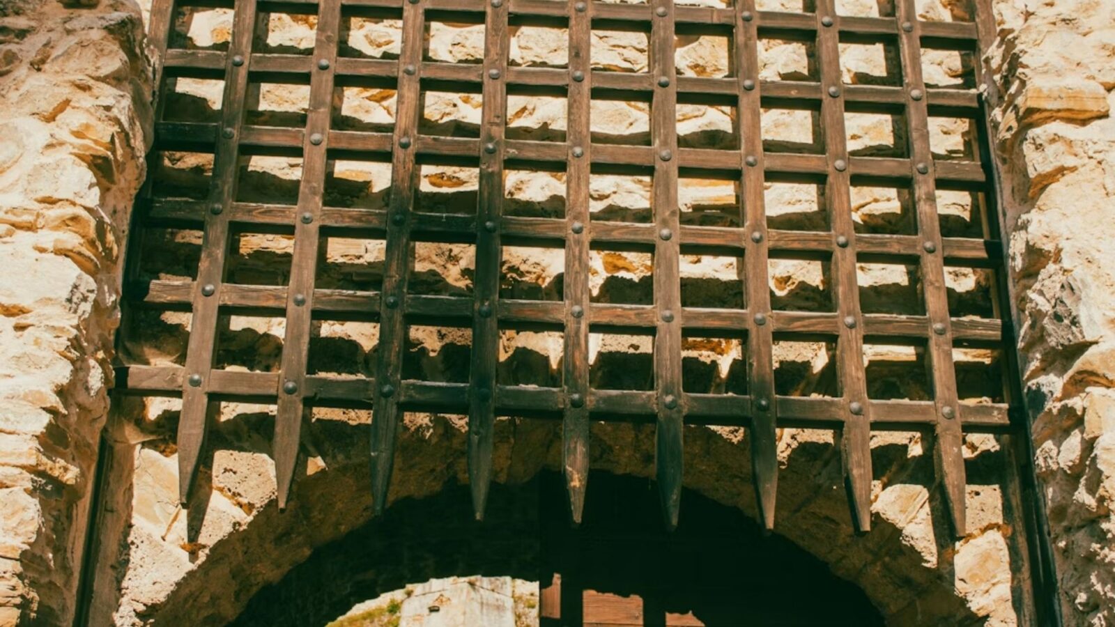 6. A Gate That Weighed Tons And Dropped In Seconds