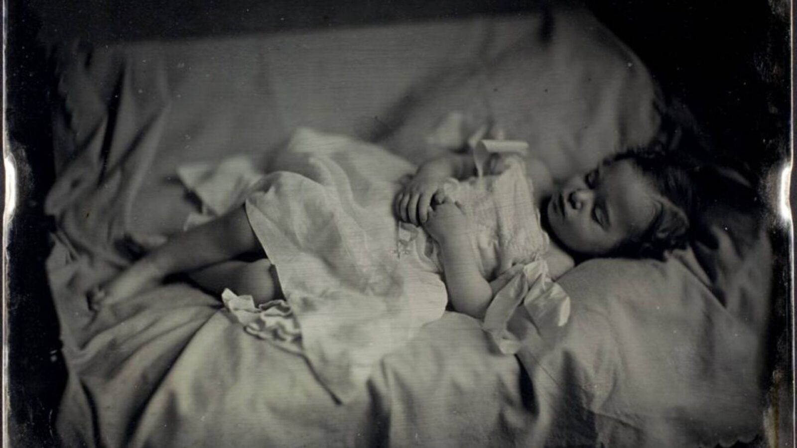 3. Dead Children Show Up In These Photos Again And Again