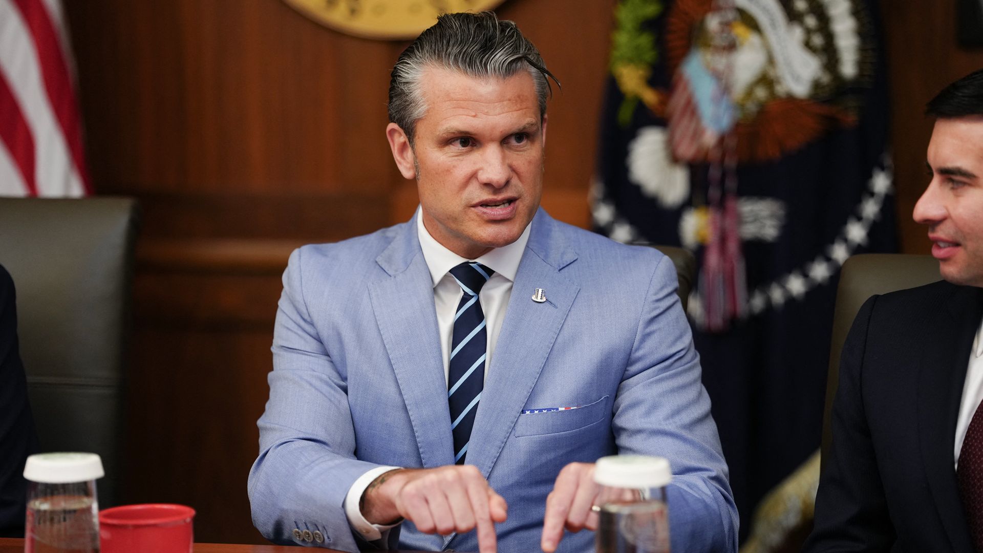 La polémique autour de Hegseth fait son entrée dans le débat