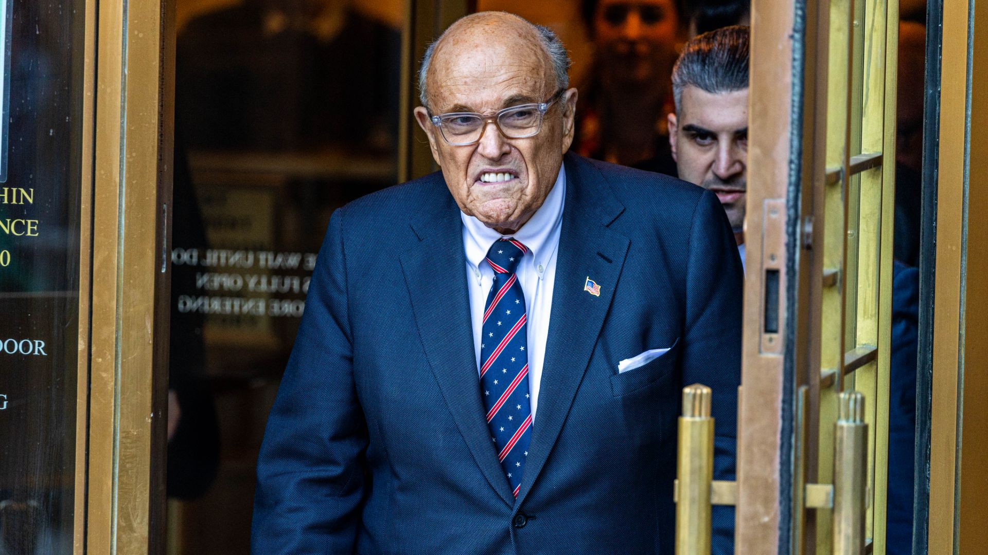 La note de service de Harding soulève des questions