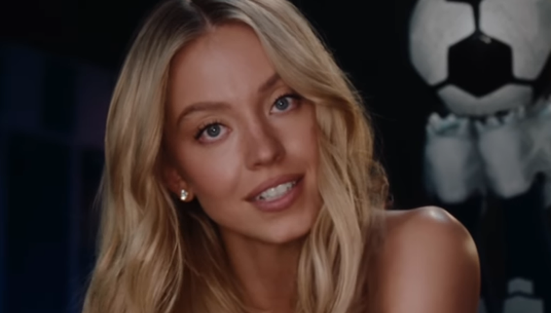 sydney-sweeney-se-d-voile-dans-une-nouvelle-publicit-provocante-ton