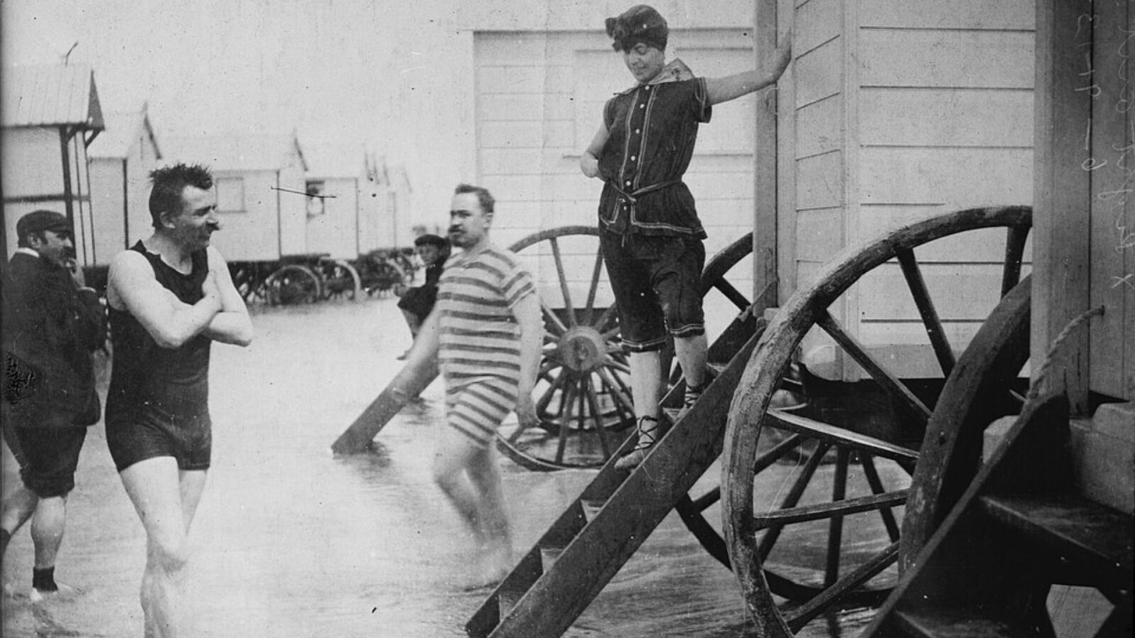 11. Les nageurs et les baigneurs t'ont littéralement poussé sous l'eau