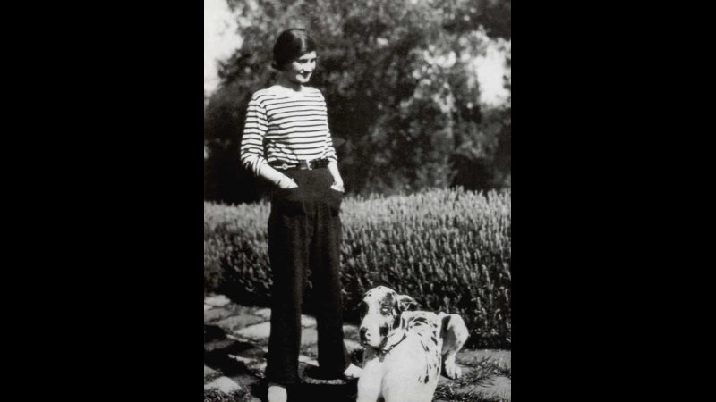 2. Coco Chanel Took A Cut, Not The Company
