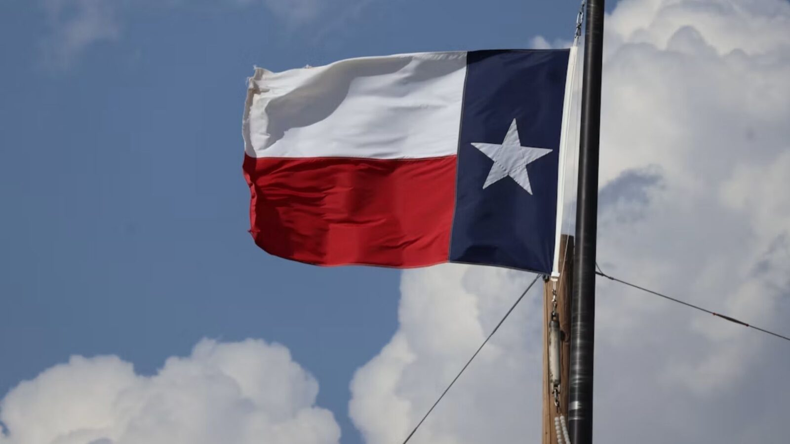 5. Texas Flew Its Own National Flag Before Joining The U.S.