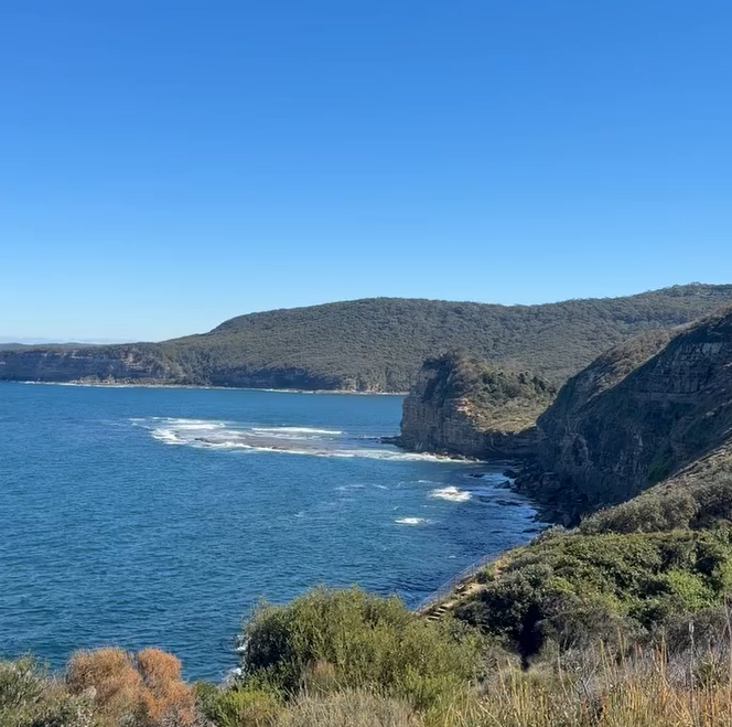 La mer au pied des montagnes