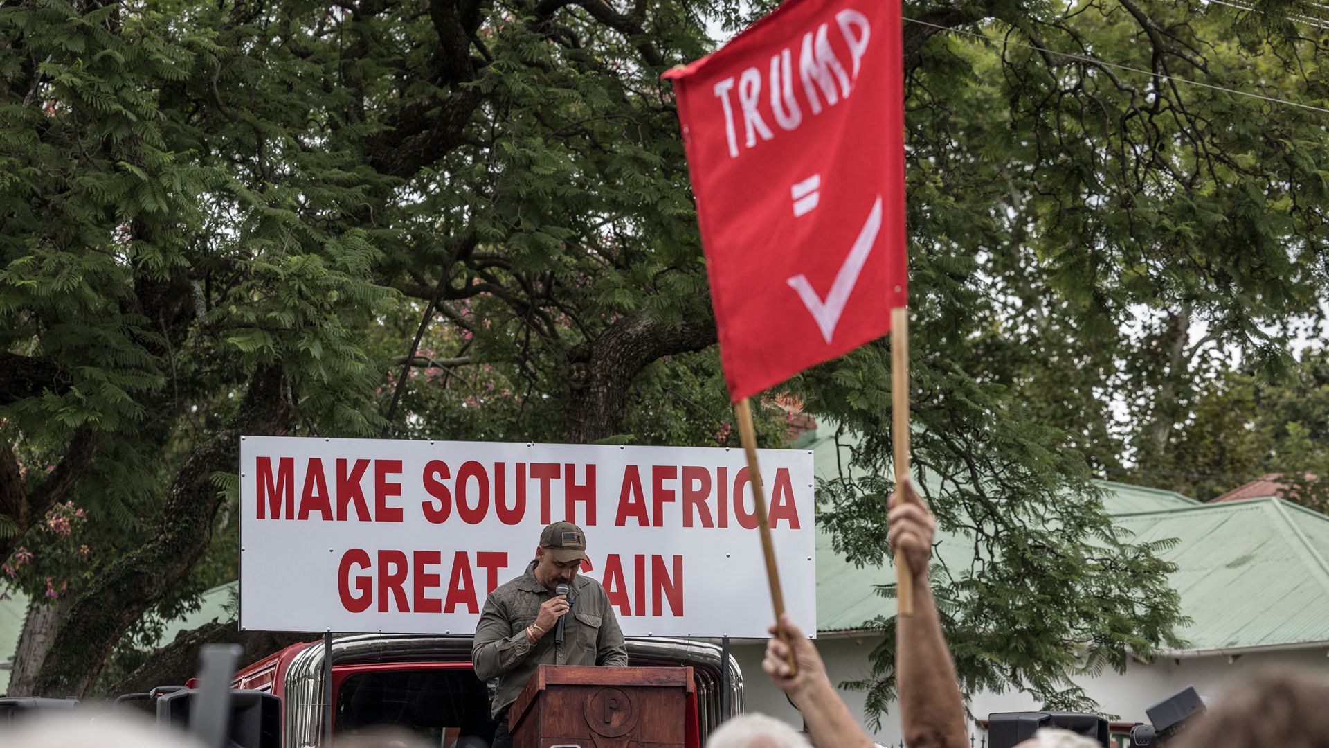 Trump Sets a 17,500 Refugee Ceiling