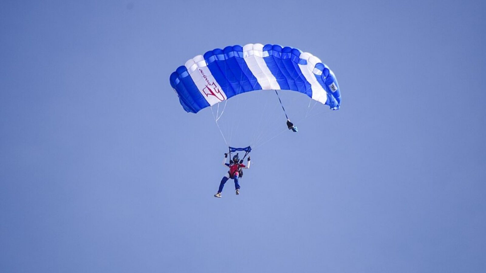 15. Makenzie Wethington a fait une chute de 3 500 pieds lorsque son parachute s'est défailli