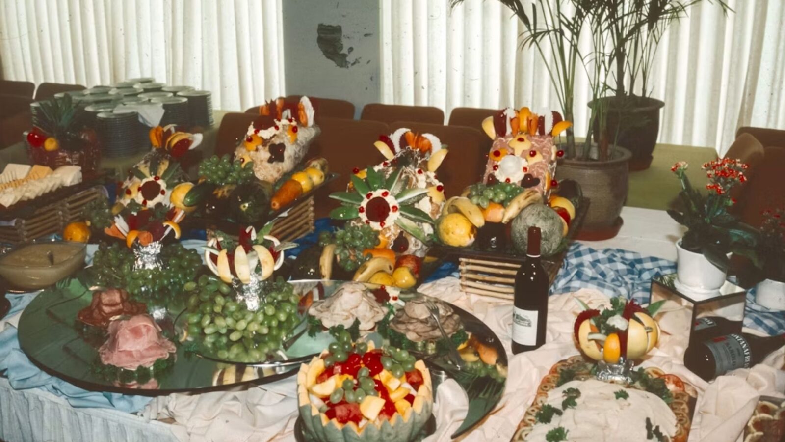3. Victorian Guests Were Expected To Accept Whatever Food Was Offered