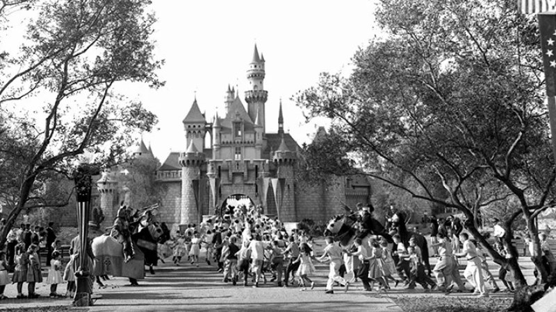 1. Le jour de l'inauguration de Disneyland a été un magnifique désastre