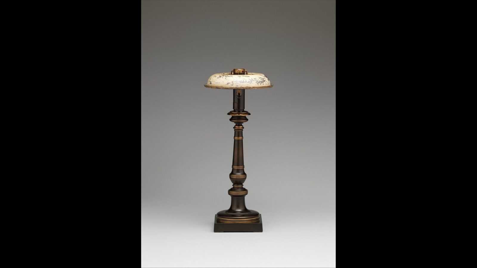 14. La lampe Sinumbra s'est débarrassée de sa propre ombre
