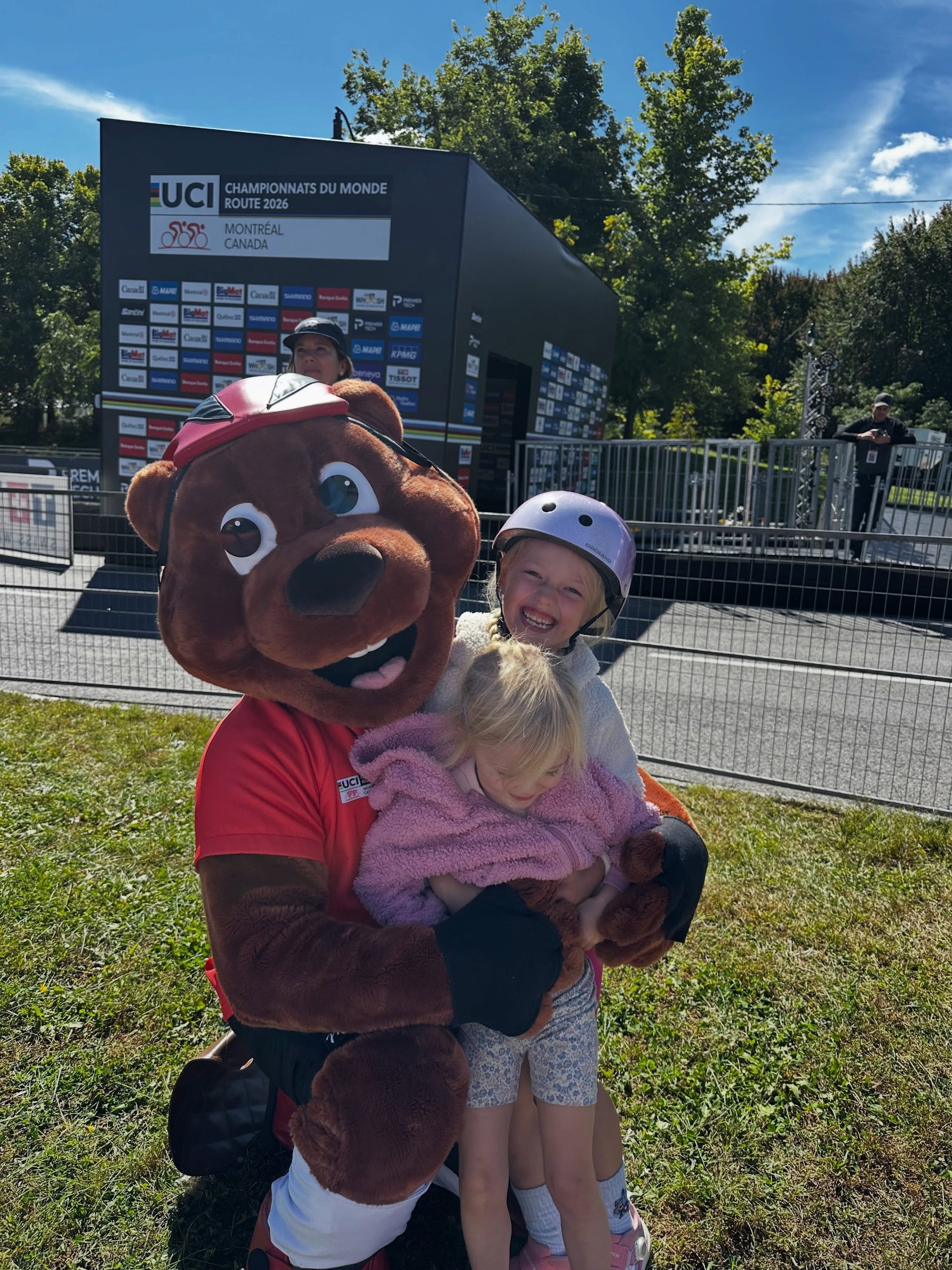Une rencontre adorable avec la mascotte des Mondiaux de cyclisme