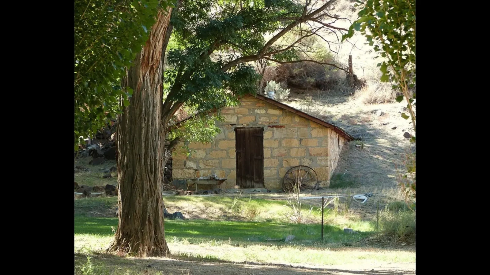 11. Certains agriculteurs ont construit leur cave au-dessus d'un ruisseau