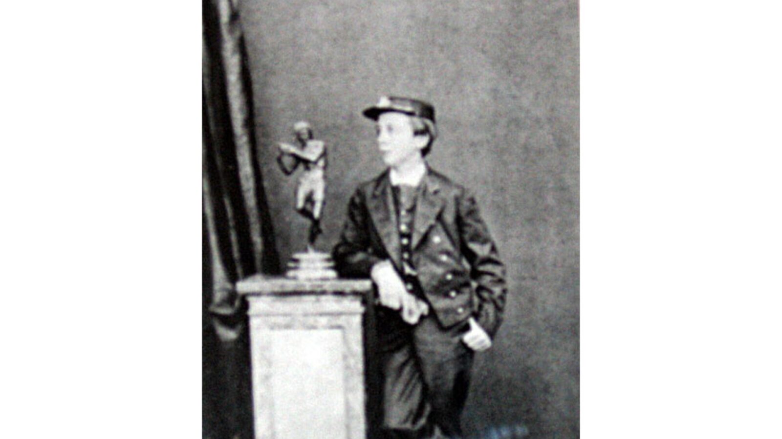 12. Sydney Dickens Was The Favorite...Until He Wasn't