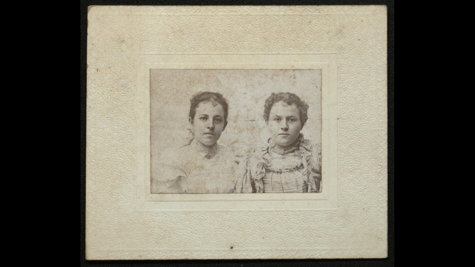 15. Sadie et Sally sont toutes deux des descendantes de Sarah