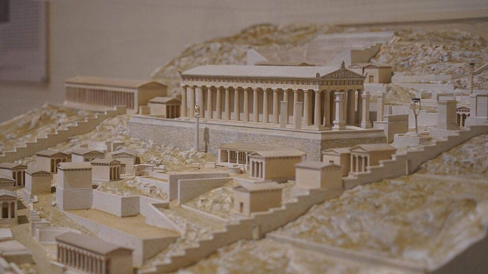 21. Delphes a survécu pendant des siècles en s'adaptant aux changements du monde