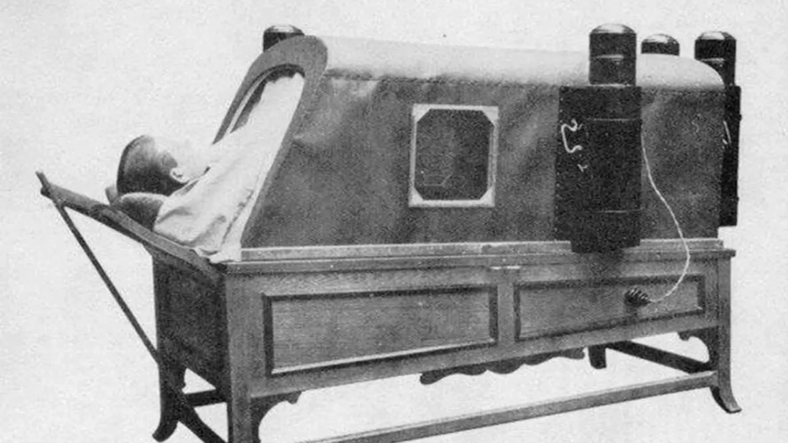 9. Electric Baths Became A Victorian Living-Room Fixture