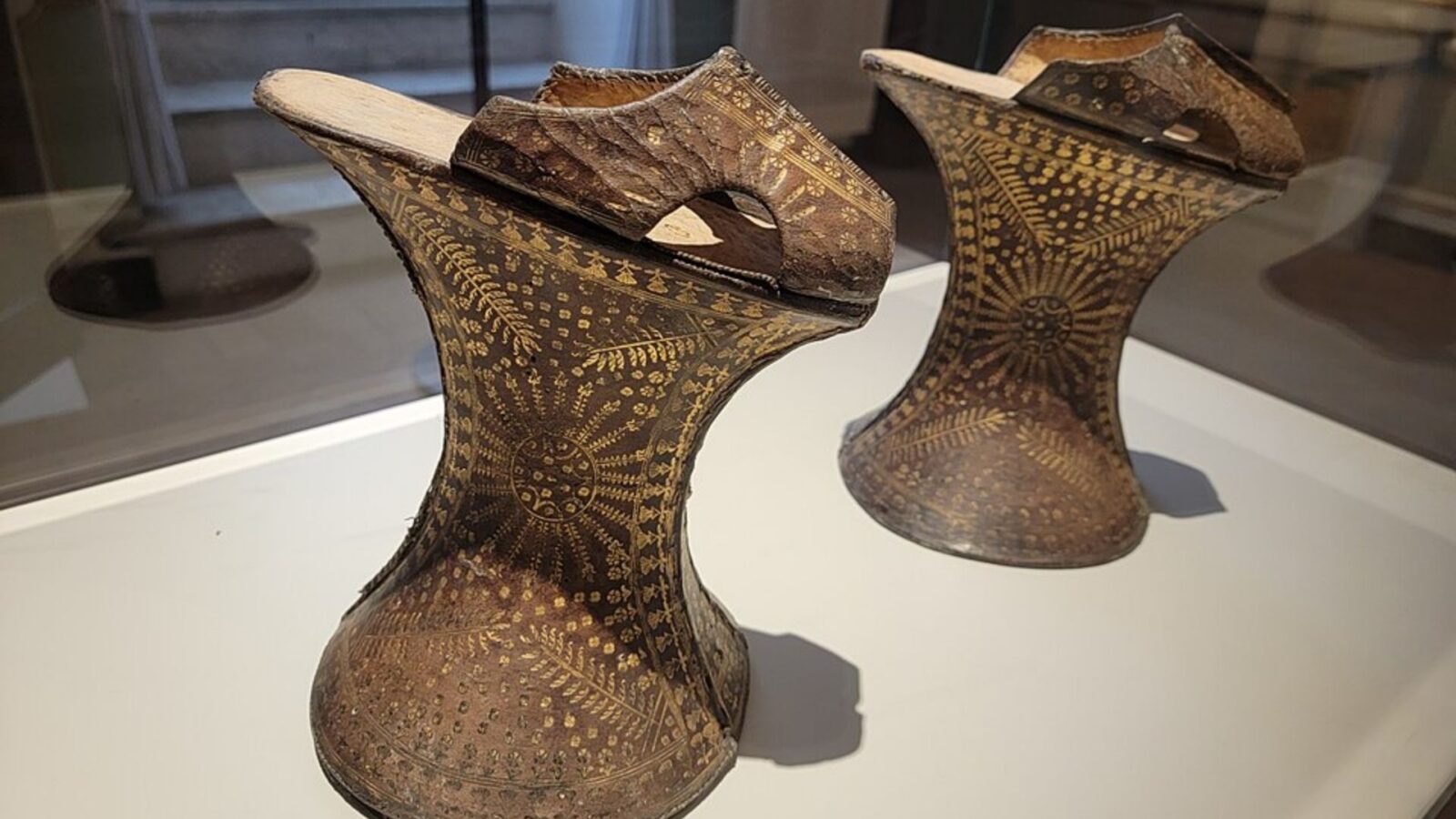2. Venice's Platform Shoes Grew Absurdly Tall