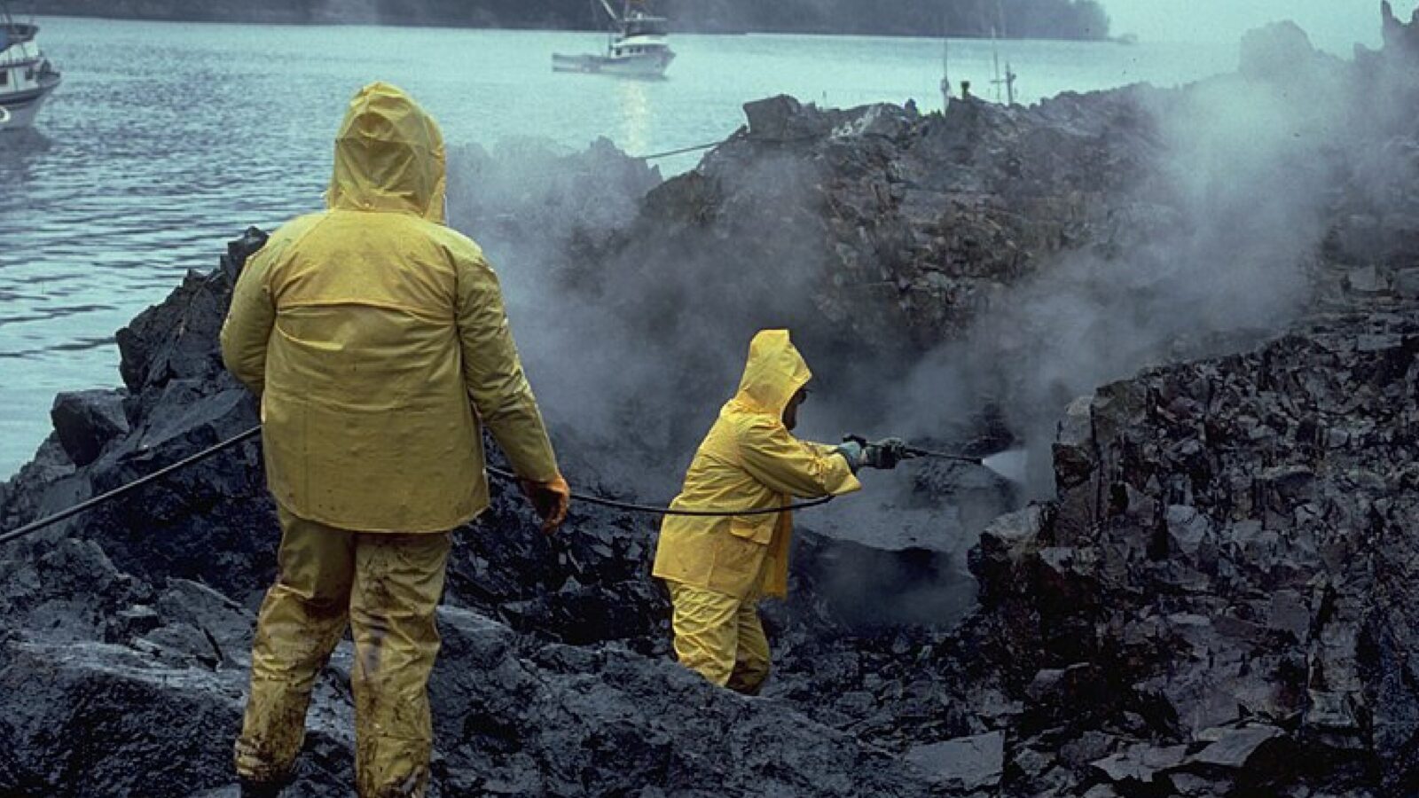 12. The Exxon Valdez Oil Spill (1989)