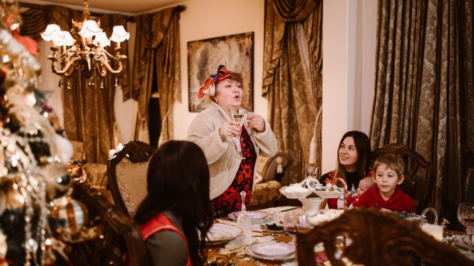 9. Guests Were Told To Live By The Host's Clock