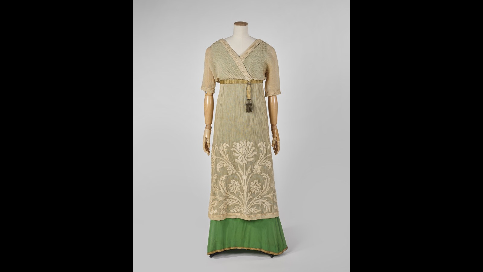 7. Poiret a supprimé le corset de la mode nuptiale