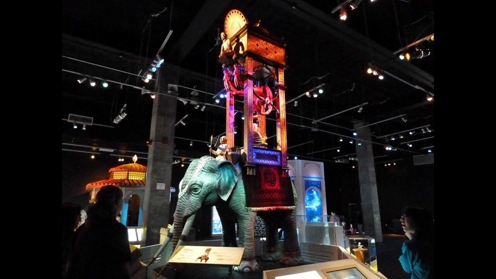 3. L'horloge à éléphant d'Al-Jazari était en partie un spectacle de marionnettes