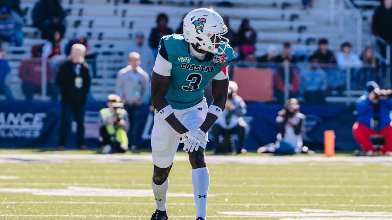 A Quebec native signs with the Seahawks