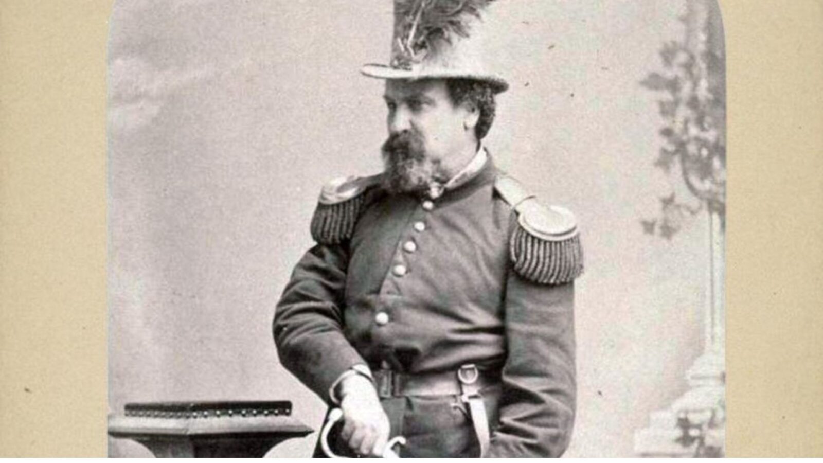 10. Il s'est proclamé empereur des États-Unis