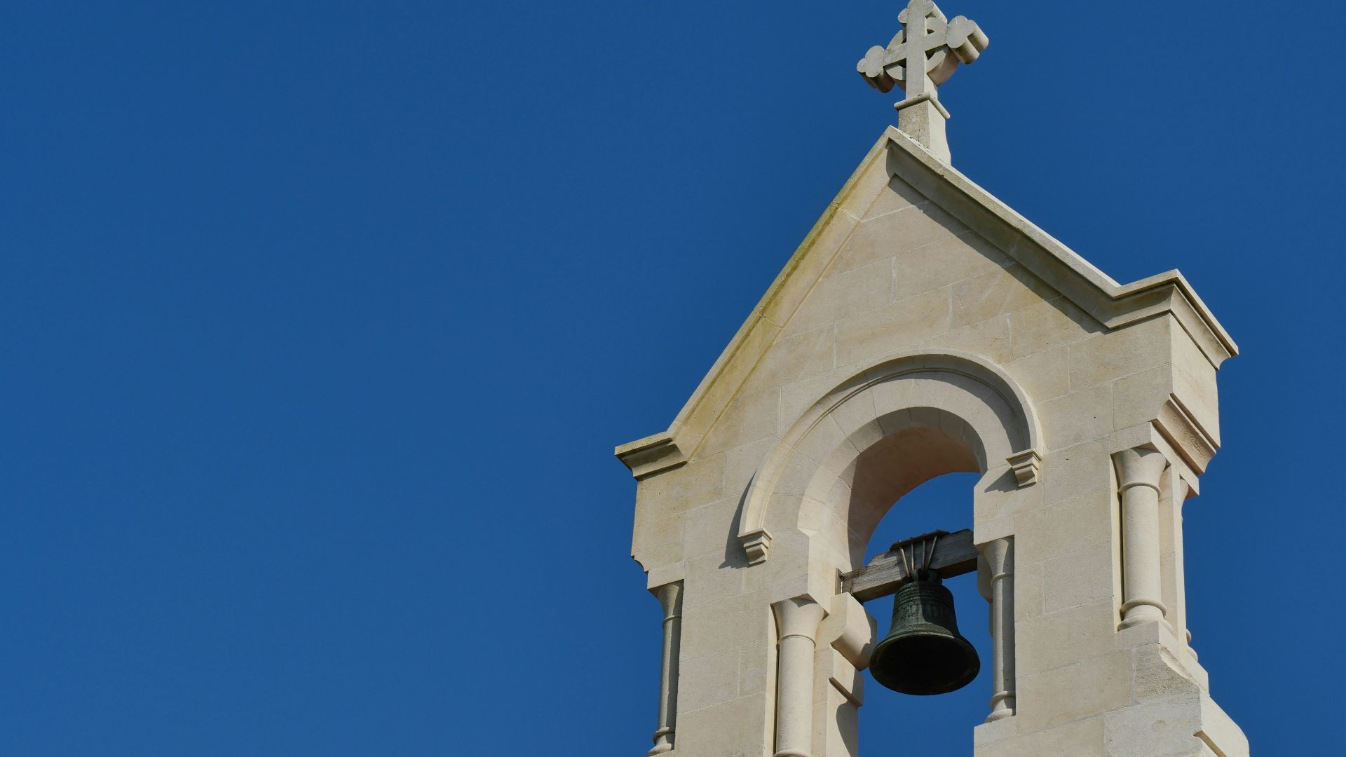 4. Ils se sont réveillés au son des cloches de l'église