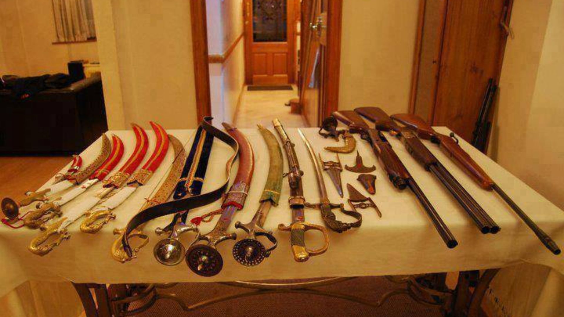 17. Certains souverains vénéraient leurs armes