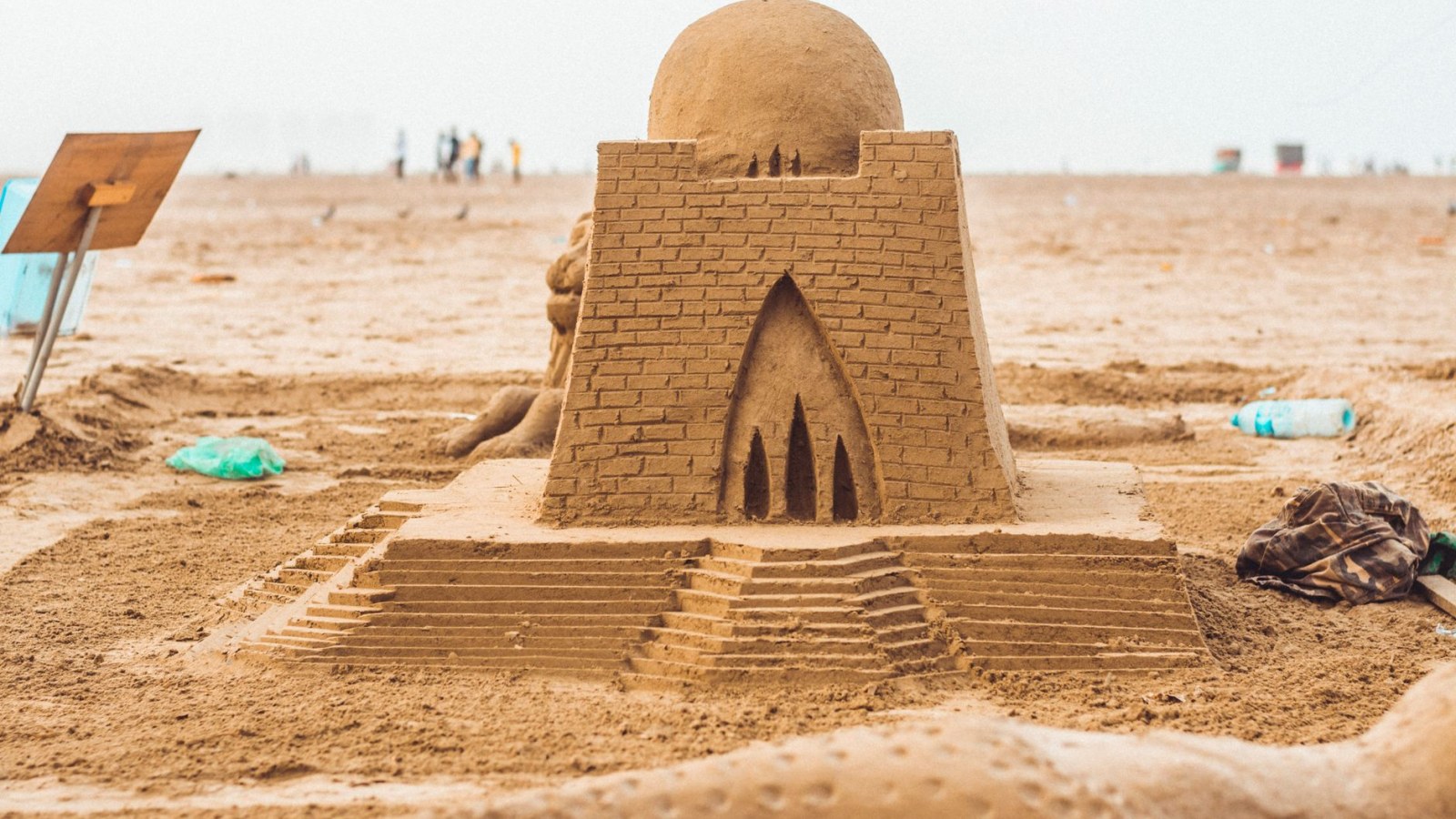 15. Ces châteaux de sable représentaient des batailles navales