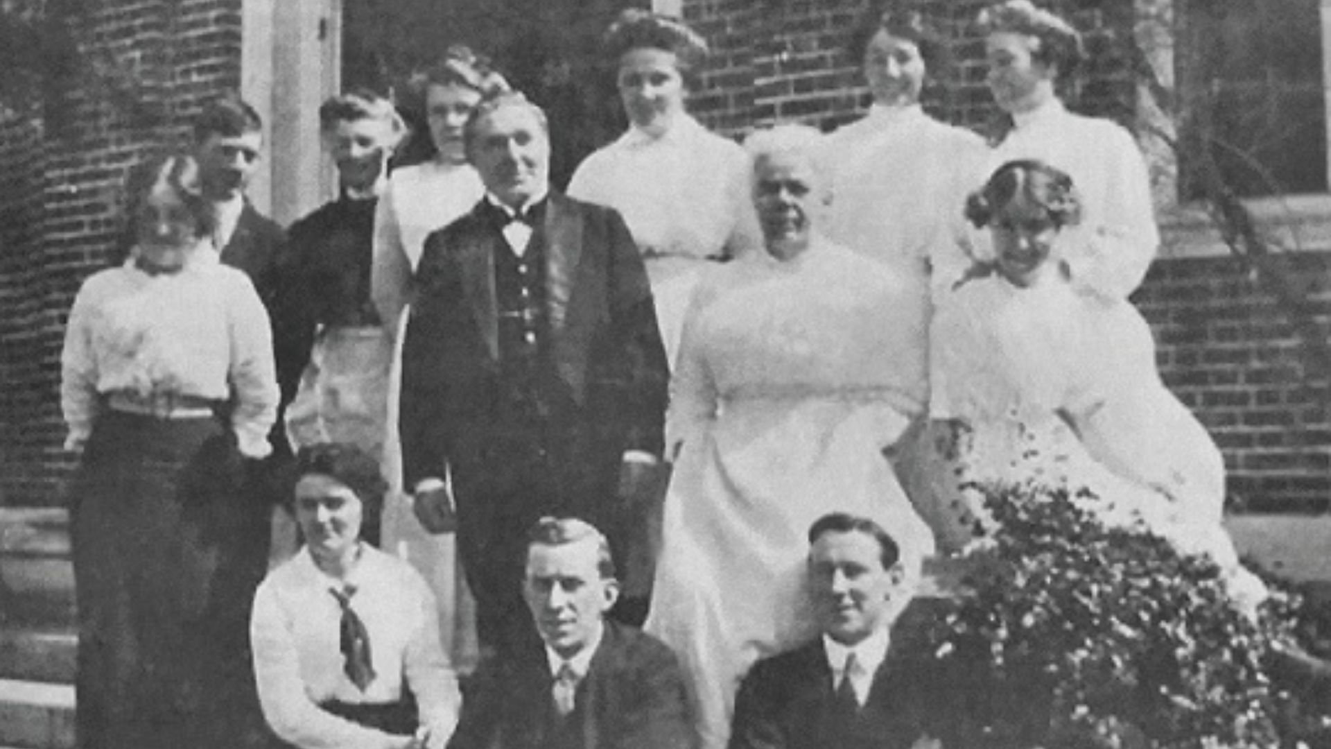 11. Ils se faisaient réveiller par leurs serviteurs