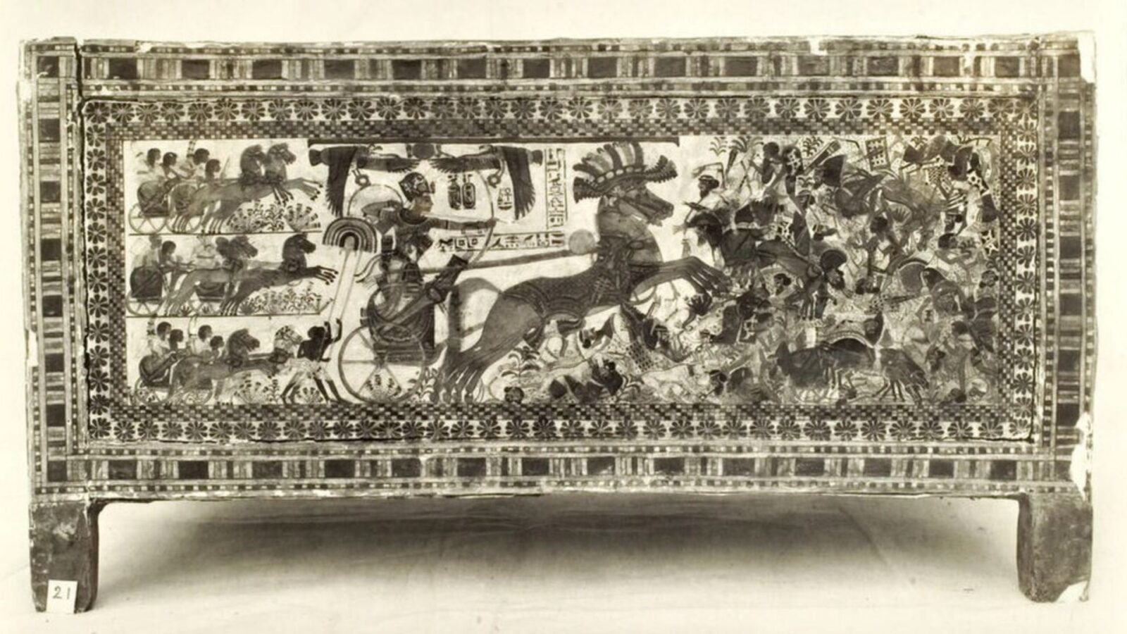 1. La tombe de Toutankhamon redécorée : le salon américain