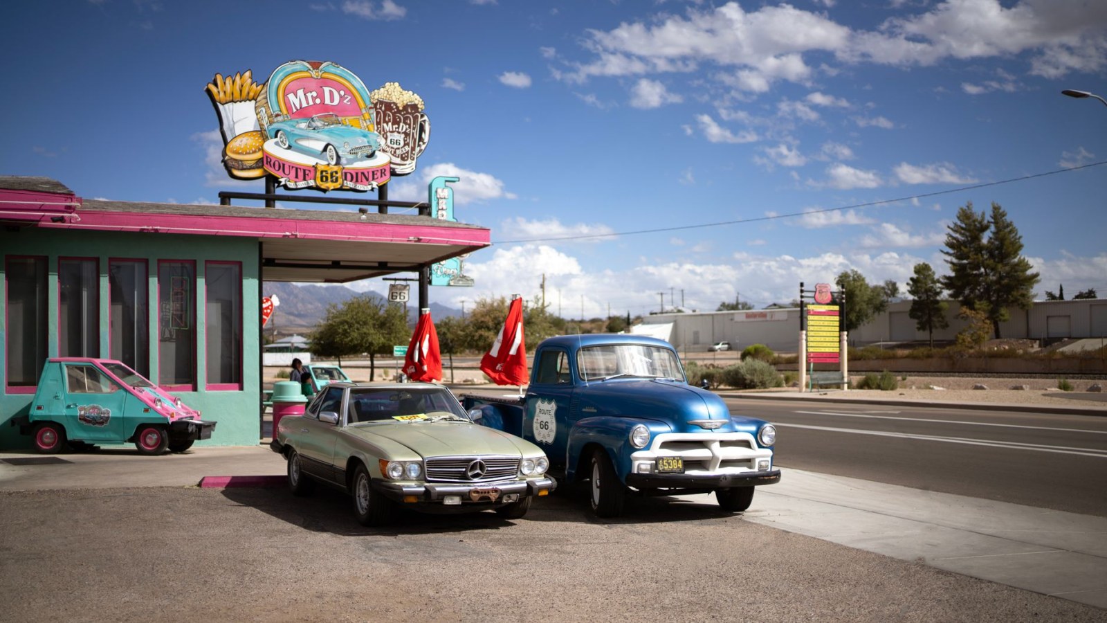 3. Carhops Started As Boys And Ended Up On Roller Skates