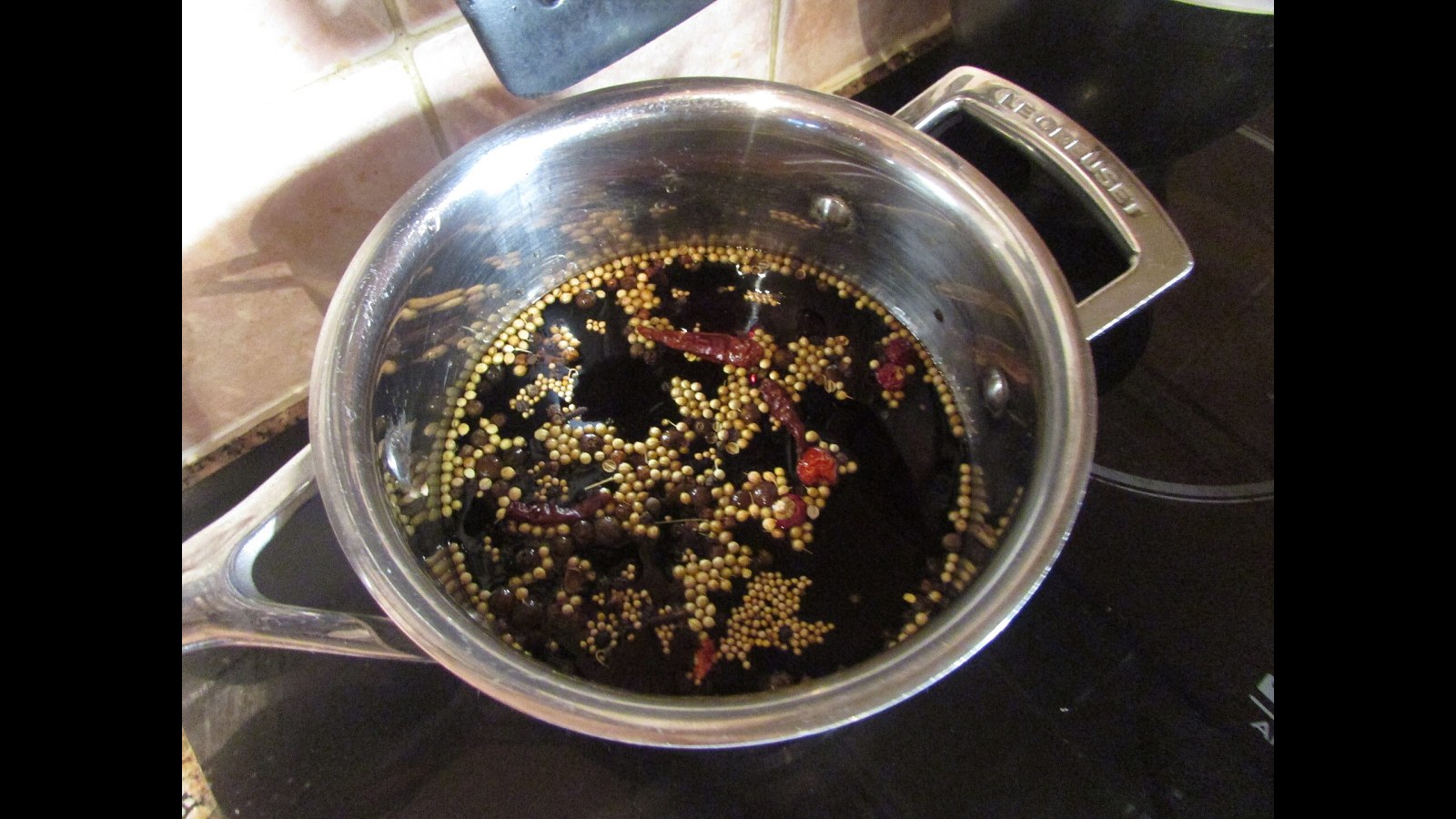 4. Le vinaigre l'emporte en privant les bactéries de pH