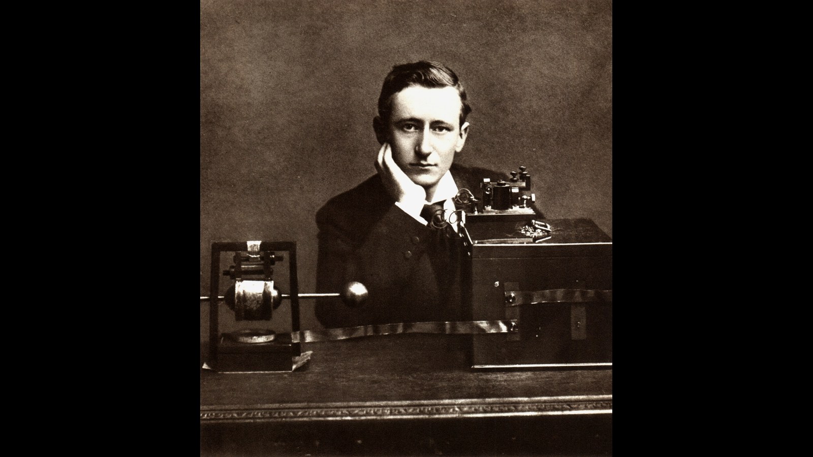 12. Marconi a fait sonner une cloche dans son grenier, sans fil