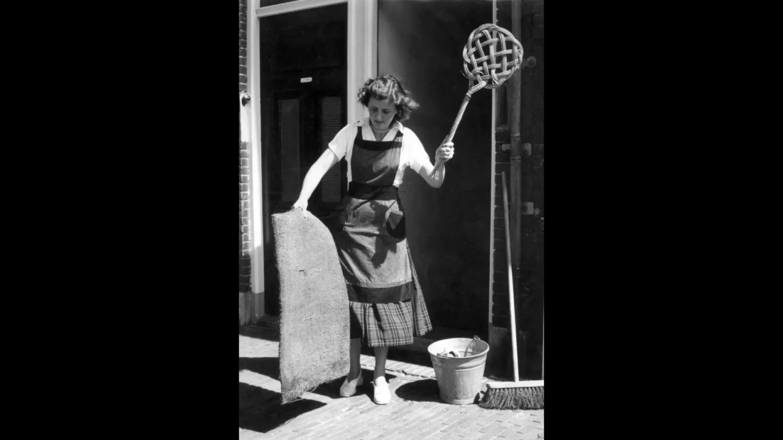 16. Les tapis étaient battus, pas aspirés