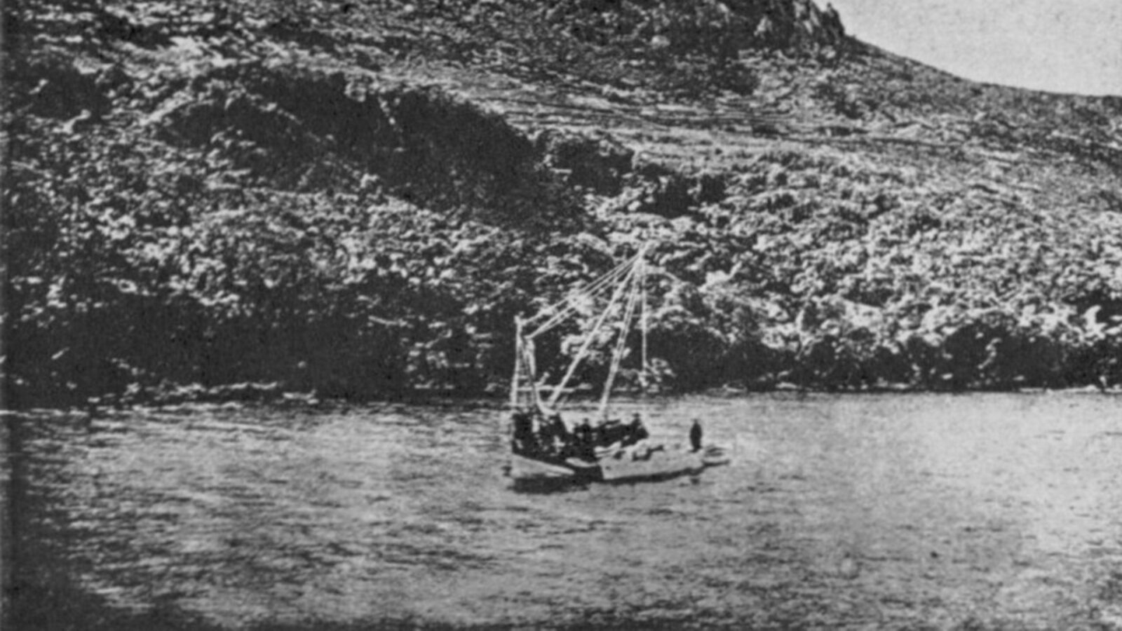 2. Sponge Divers Duck A Storm And Stumble Onto A Shipwreck Instead