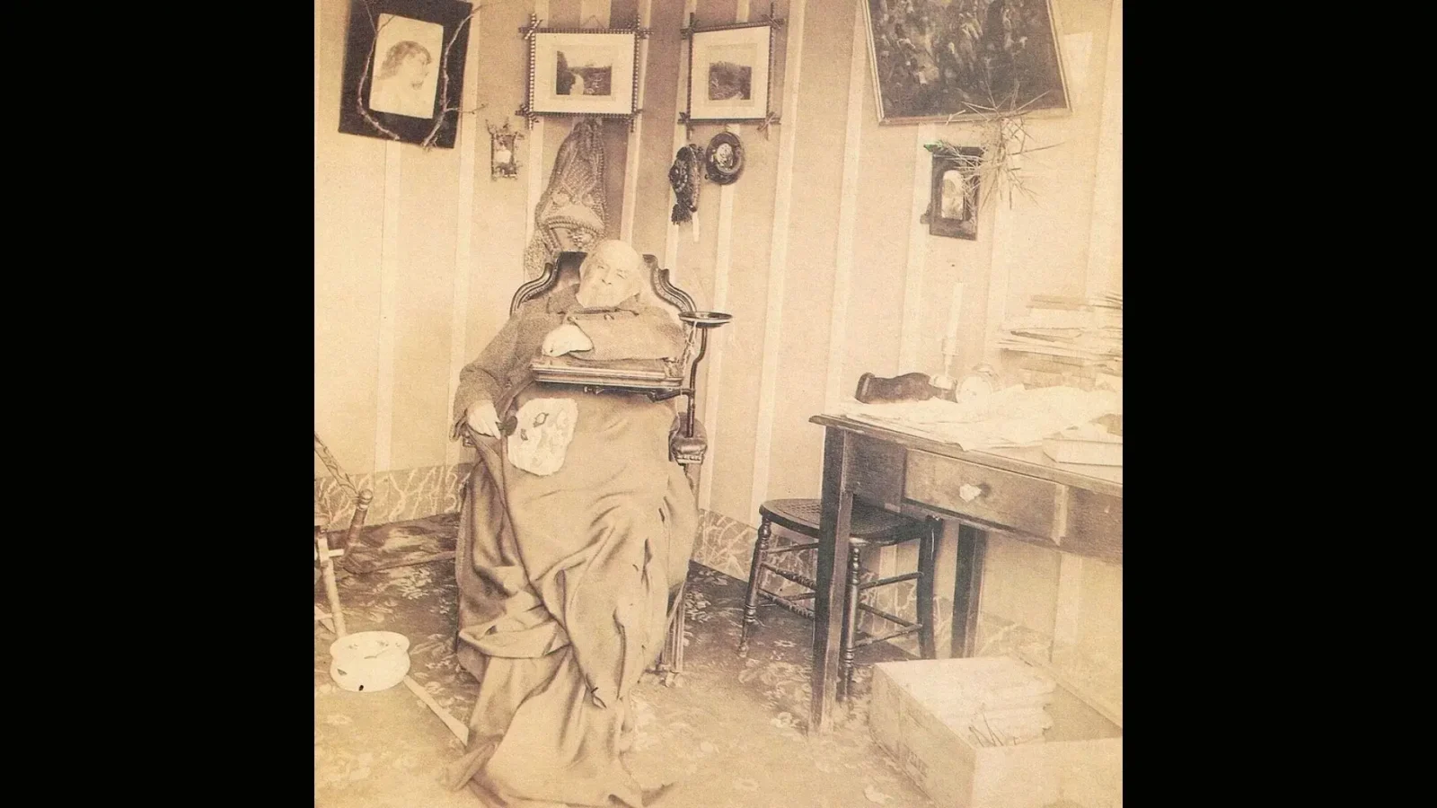 12. Photographers Weren't Routinely Turning Corpses Into Puppets